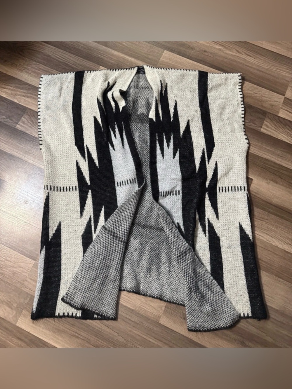 Rue 21 women’s shawl cardigan size one size